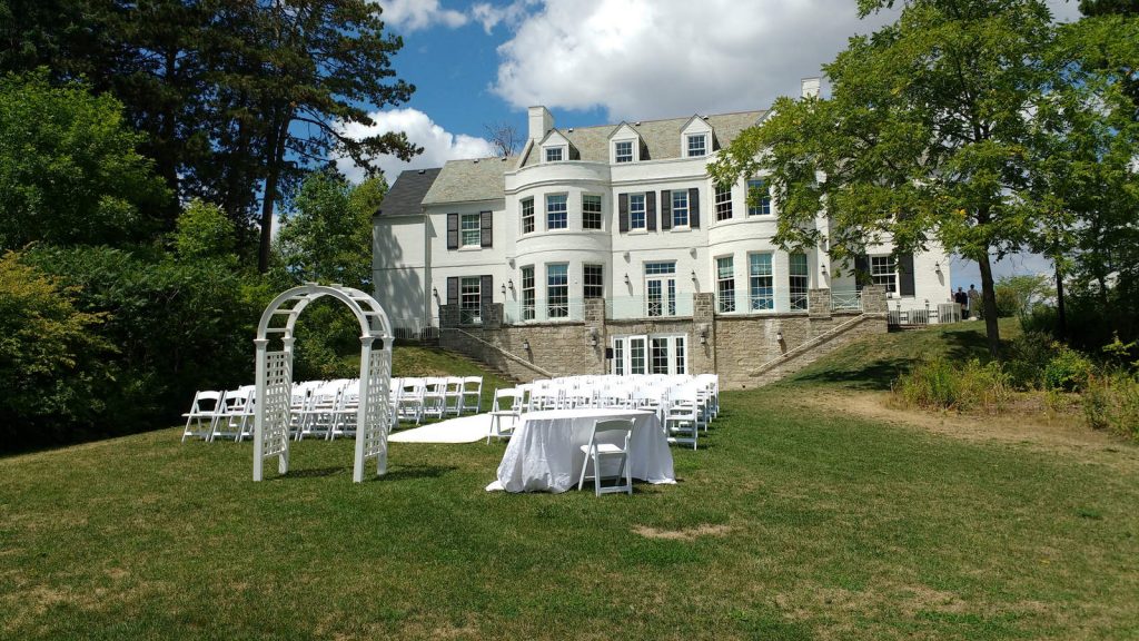 Read more about the article Harding Waterfront Estate DJ Service